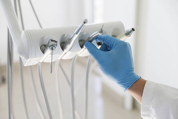 Professional Emergency Dentist technician working in Rio Pinar, FL